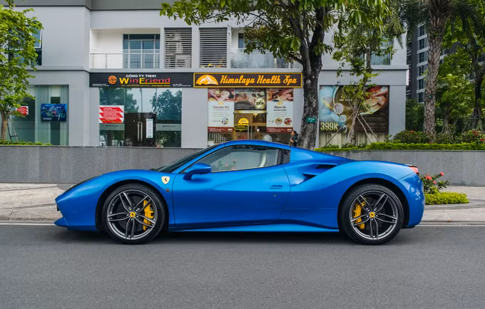 Ferrari 488 Spider đầu tiên tại Việt Nam - “ngựa chứng” một thời