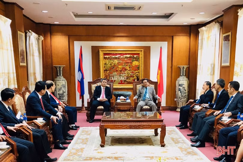 Tạo thuận lợi cho lao động Hà Tĩnh làm ăn, sinh sống ở Thủ đô Viêng Chăn