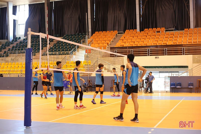 Đội tuyển bóng chuyền nam Việt Nam tập huấn tại Hà Tĩnh đến ngày 31/10