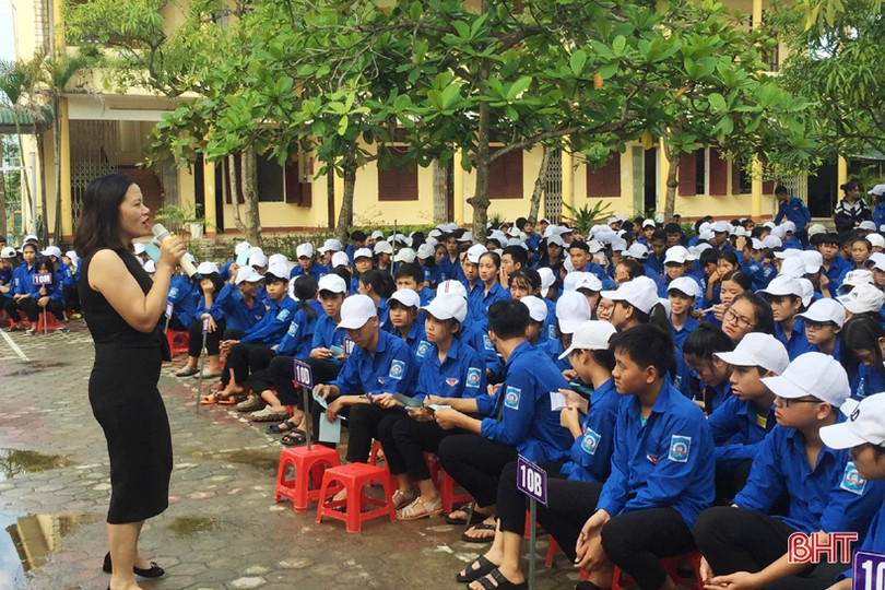 Gần 1.200 học sinh THPT được tư vấn về “điều thầm kín”