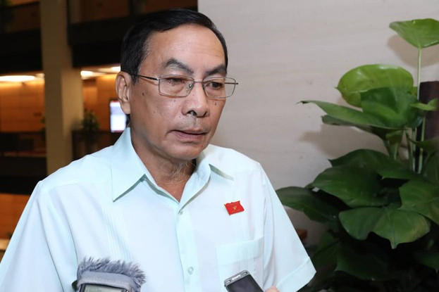 Văn bằng, chứng chỉ đối với cán bộ công chức như một kiểu “giấy phép con”