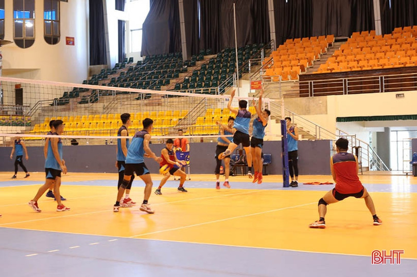 Đội tuyển bóng chuyền nam Việt Nam tập huấn tại Hà Tĩnh đến ngày 31/10