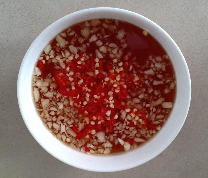 Cuối tuần, mẹ đãi cơm sườn cốt lết nướng mật ong ngọt thơm