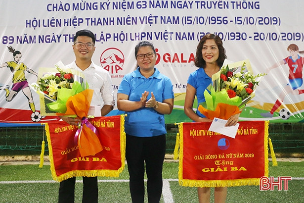 Công an TP Hà Tĩnh bảo vệ thành công chức vô địch bóng đá nữ thanh niên