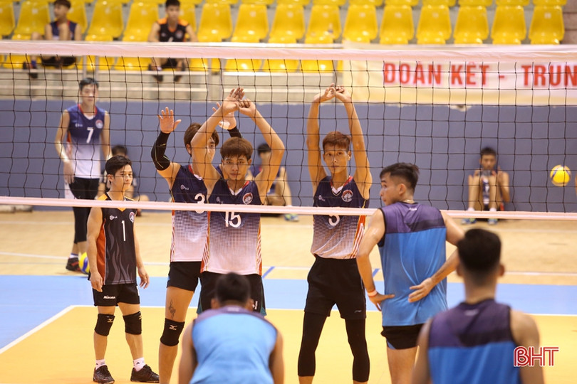 Màn so tài đỉnh cao giữa tuyển bóng chuyền Việt Nam và CLB bóng chuyền Hà Tĩnh