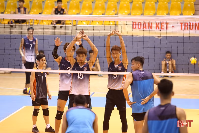 Màn so tài đỉnh cao giữa tuyển bóng chuyền Việt Nam và CLB bóng chuyền Hà Tĩnh