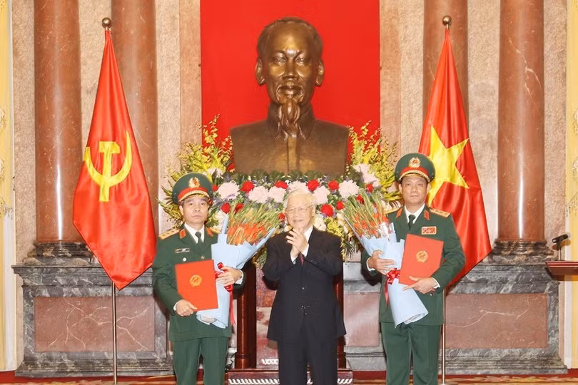 Tổng Bí thư, Chủ tịch nước trao quyết định thăng quân hàm Thượng tướng cho 2 sỹ quan quân đội