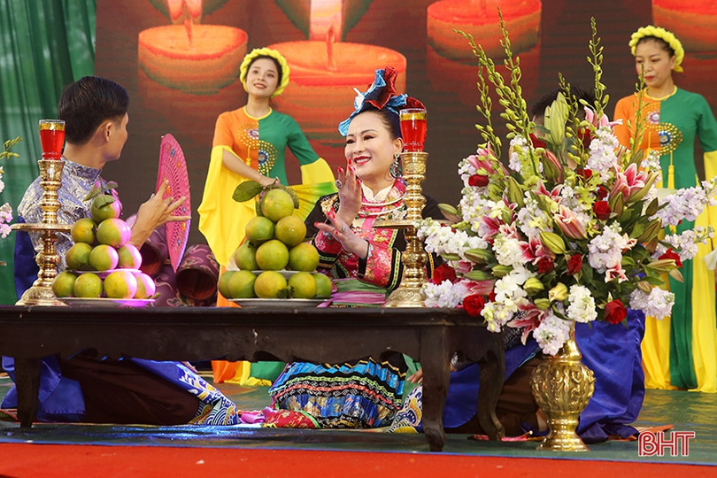 Những tiết mục hầu đồng, hát chầu văn đặc sắc tại Liên hoan Thực hành tín ngưỡng thờ Mẫu Tam phủ ở Hà Tĩnh