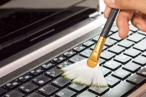 6 cách vệ sinh bàn phím máy tính, laptop đơn giản hiệu quả