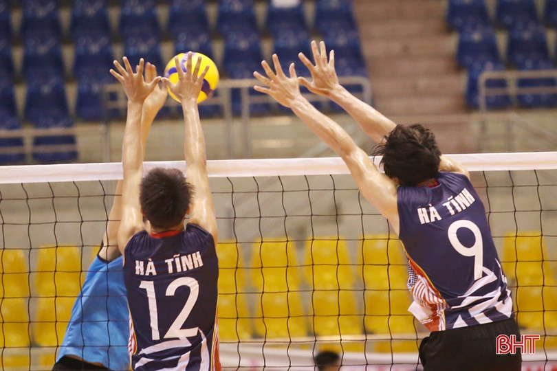 Màn so tài đỉnh cao giữa tuyển bóng chuyền Việt Nam và CLB bóng chuyền Hà Tĩnh