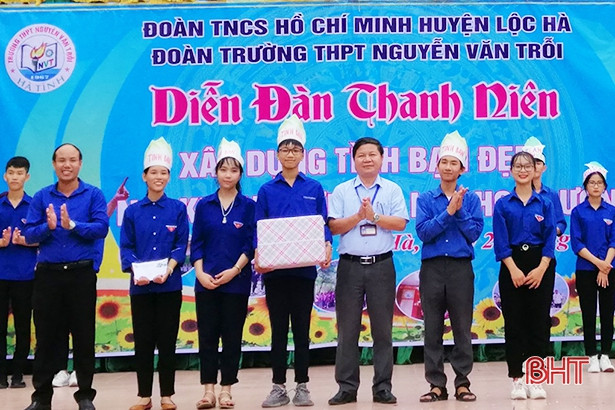 Học sinh Lộc Hà nói không với bạo lực học đường