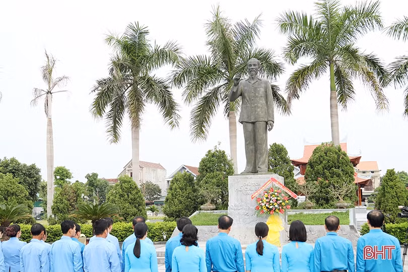 Tổ chức công đoàn góp phần thắt chặt quan hệ hợp tác, phát triển Hà Tĩnh - Bôlykhămxay