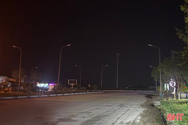 Nguy cơ mất an toàn khi hệ thống đèn đường bị hư hỏng sau bão