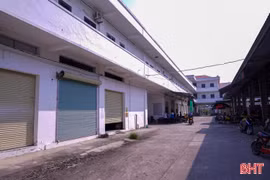 Được đầu tư khang trang, nhiều chợ dân sinh vẫn đìu hiu