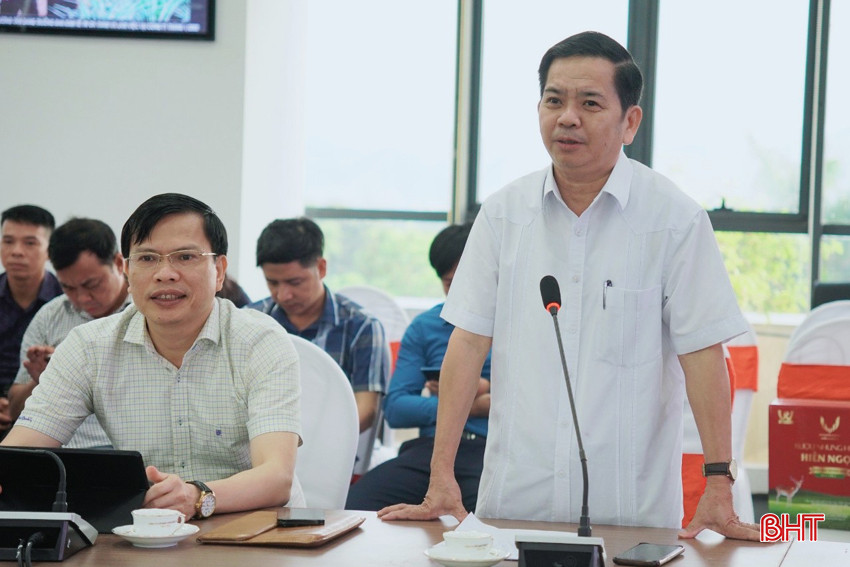 Bí thư Huyện ủy Hương Sơn Bùi Nhân Sâm phát biểu tại buổi làm việc. z5277984384290_5f8e95c9f5b748e2ce42c539e1b57273.jpg