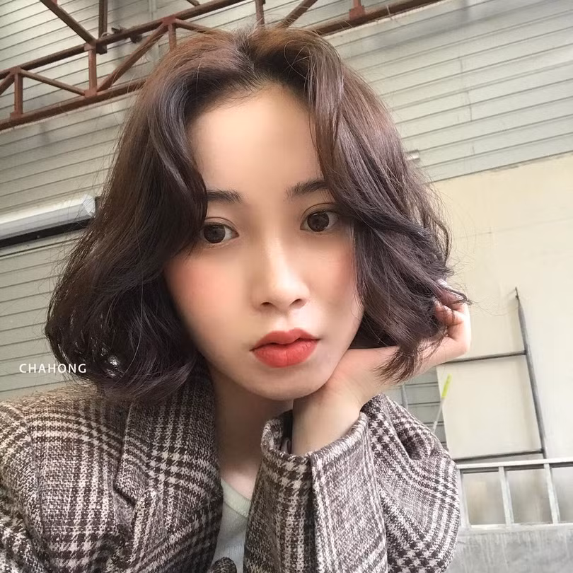 4 kiểu tóc ngắn siêu sang cho nàng U30, cắt xong mặt nhỏ đi tóc dày hơn thì tội gì không 