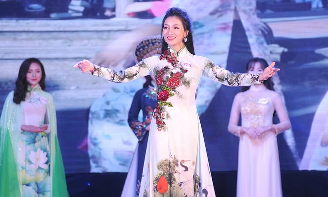 nu sinh ha tinh toa sang tro thanh hoa khoi imiss thang long 2017