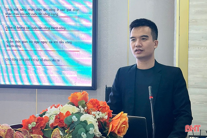 Ông Lê Công Phú, Phó Giám đốc Trung tâm Ứng cứu khẩn cấp không gian mạng Việt Nam (VNCERT/CC) – Bộ Thông tin và Truyền thông phát biểu, chỉ đạo cuộc diễn tập thực chiến. bqbht_br_tttt.jpg