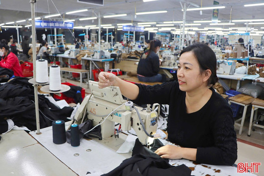 Người dân Hà Tĩnh thi đua sản xuất hướng về ngày hội lớn