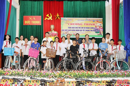 Trao 118 suất quà cho trẻ em nhân dịp Tết Trung thu