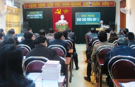 Bây giờ, ngoài chế độ đó, báo cáo viên còn được hưởng chế độ kiêm nhiệm thường xuyên do Tỉnh ủy cấp. Bây giờ, ngoài chế độ đó, báo cáo viên còn được hưởng chế độ kiêm nhiệm thường xuyên do Tỉnh ủy cấp.