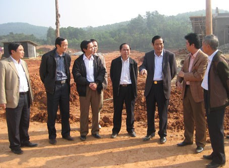 ... và kiểm tra các công trình hạ tầng tại Khu tái định cư Hà Tân (thuộc KKT Cửa khẩu Cầu Treo)