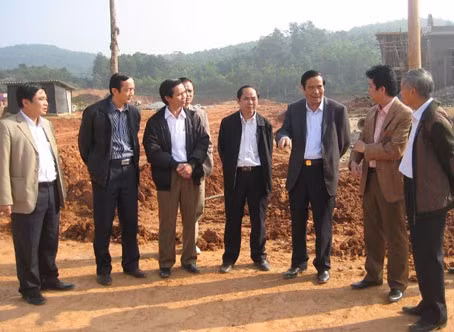 ... và kiểm tra các công trình hạ tầng tại Khu tái định cư Hà Tân (thuộc KKT Cửa khẩu Cầu Treo)