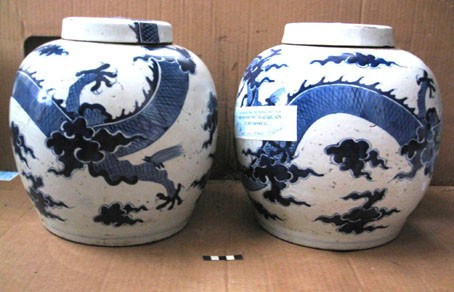 Hiện vật bằng sứ...