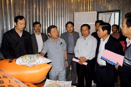 ... và kiểm tra quy trình sản xuất giống chất lượng cao ở Trung tâm Giống cây trồng Hà Tĩnh