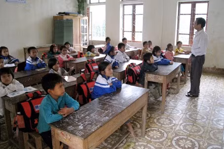 Đến 31-1-2011, khi đang giữa năm học, các em học sinh trường Tiểu học Hương Điền sẽ phải chuyển đi theo cha mẹ đến nơi ở mới