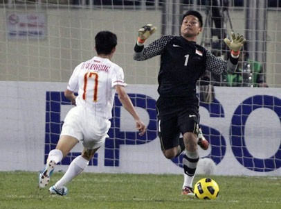 Vũ Phong (số 17) đã ghi bàn thắng quý như vàng, giúp ĐT Việt Nam lọt vào vòng bán kết. Ảnh: Internet