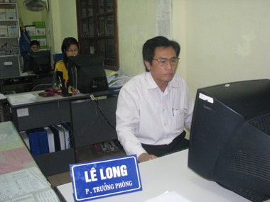 Nhờ ứng dụng có hiệu quả CNTT, ngành BHXH Hà Tĩnh là một trong những đơn vị luôn giải quyết nhanh, gọn các thủ tục hành chính. Ảnh: MH Nhờ ứng dụng có hiệu quả CNTT, ngành BHXH Hà Tĩnh là một trong những đơn vị luôn giải quyết nhanh, gọn các thủ tục hành chính. Ảnh: MH