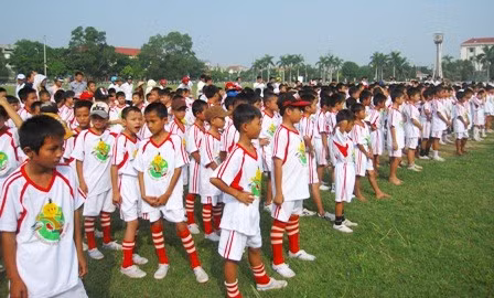 Các cầu thủ nhí trên địa bàn toàn tỉnh về tham gia chương trình tuyển sinh tài năng bóng đá trẻ.