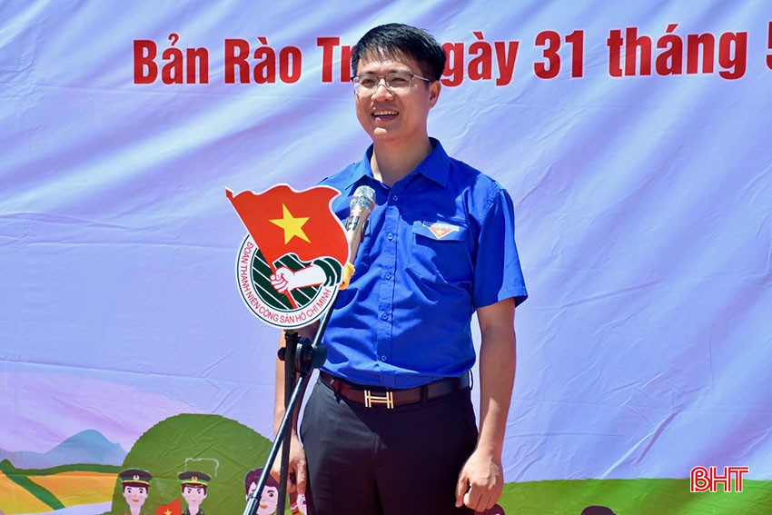 Phó Bí thư Tỉnh đoàn Nguyễn Viết Hải Đăng phát động tại lễ khởi động. bqbht_br_9.jpg