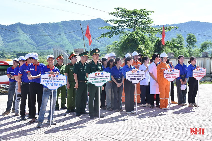 Các lực lượng ĐVTN tham gia tại buổi lễ ra quân. bqbht_br_7.jpg
