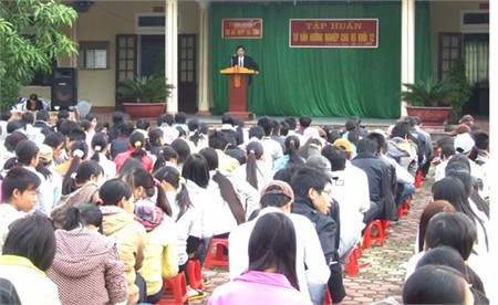 Các chuyên gia tập huấn tại Trường THPT Nghèn - Can Lộc