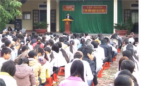 Các chuyên gia tập huấn tại Trường THPT Nghèn - Can Lộc