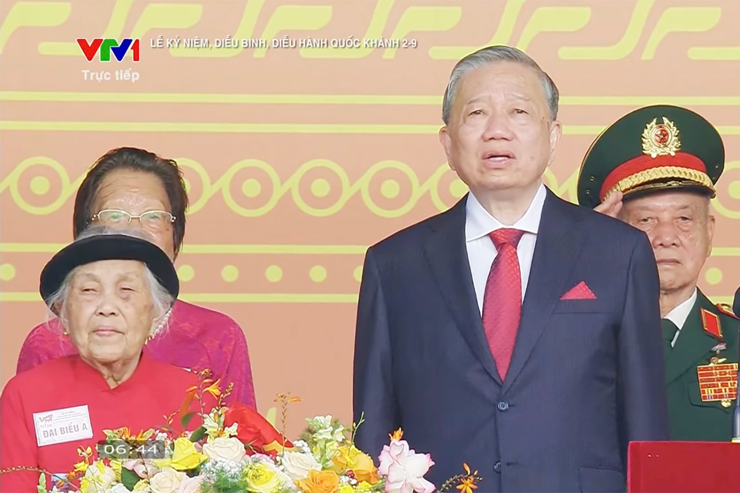 Mẹ Việt Nam Anh hùng Trần Thị Huyến ngồi bên cạnh Tổng Bí thư Tô Lâm tại buổi lễ diễu binh, diễu hành kỷ niệm 80 năm Cách mạng Tháng Tám thành công và Quốc khánh nước Cộng hòa Xã hội chủ nghĩa Việt Nam diễn ra vào sáng 2/9. (Ảnh: Nguồn VTV) img-4169-copy.jpg
