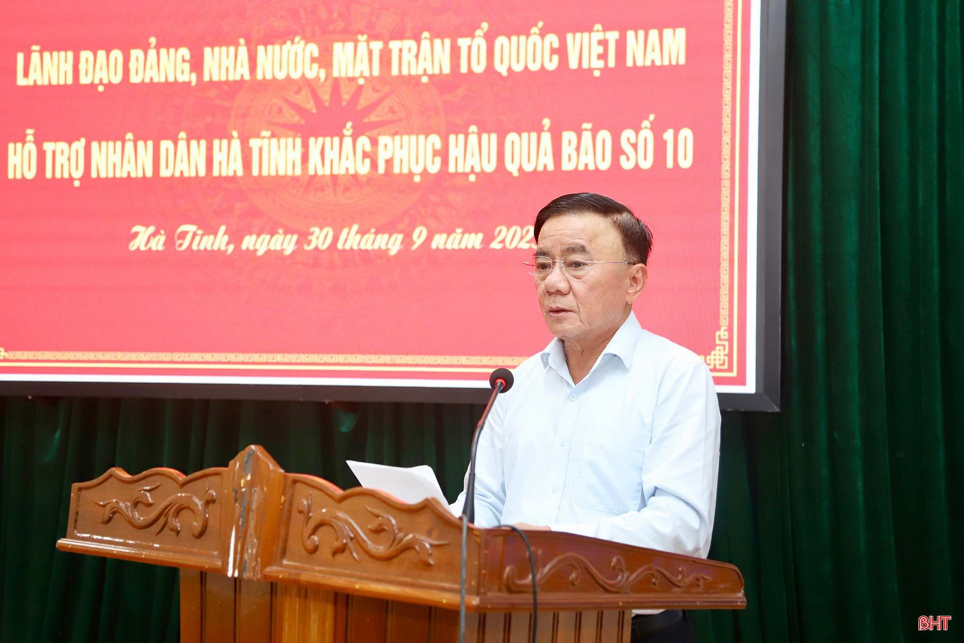 Đồng chí Trần Cẩm Tú - Thường trực Ban Bí thư phát biểu tại buổi làm việc. bqbht_br_img-4625-copy.jpg