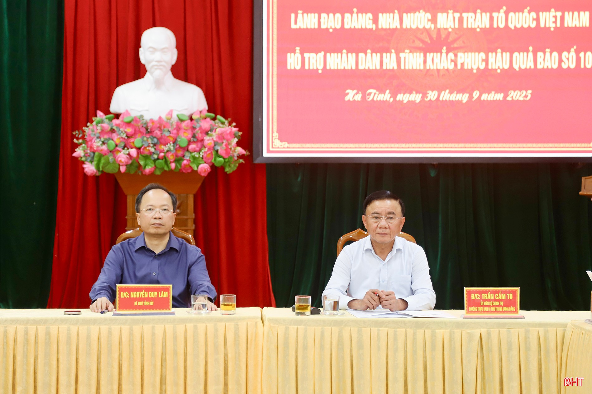 Đồng chí Trần Cẩm Tú - Ủy viên Bộ Chính trị, Thường trực Ban Bí thư và đồng chí Nguyễn Duy Lâm - Bí thư Tỉnh ủy tại buổi làm việc. bqbht_br_img-4598-copy.jpg