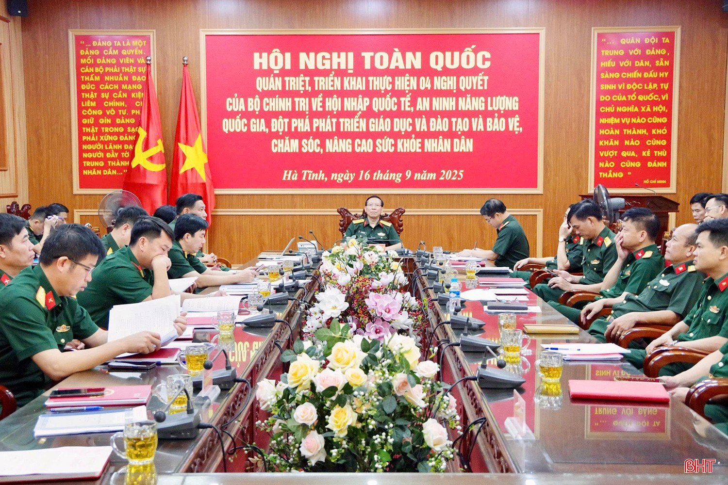 Đại biểu tham dự tại điểm cầu Bộ CHQS tỉnh. bqbht_br_img-4653-copy.jpg