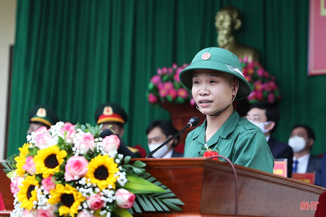 Phó Bí thư Thường trực Tỉnh ủy Trần Thế Dũng dự ngày hội tòng quân ở TX Kỳ Anh