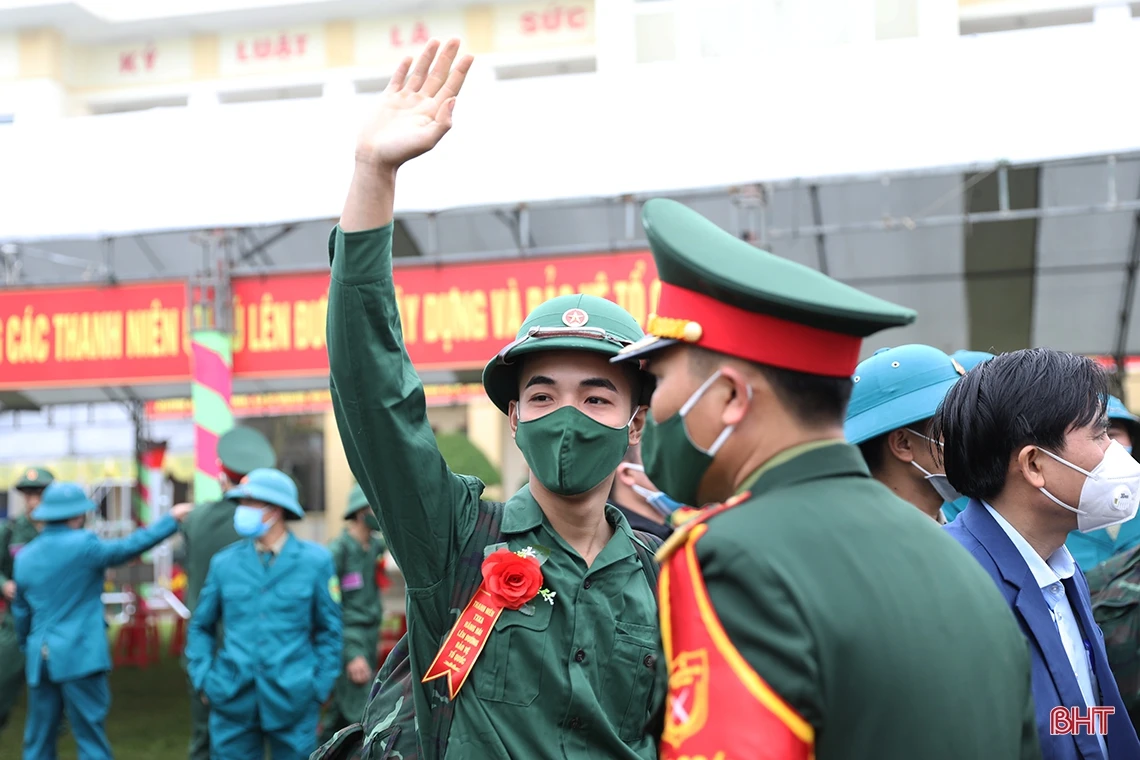 Phó Bí thư Thường trực Tỉnh ủy Trần Thế Dũng dự ngày hội tòng quân ở TX Kỳ Anh