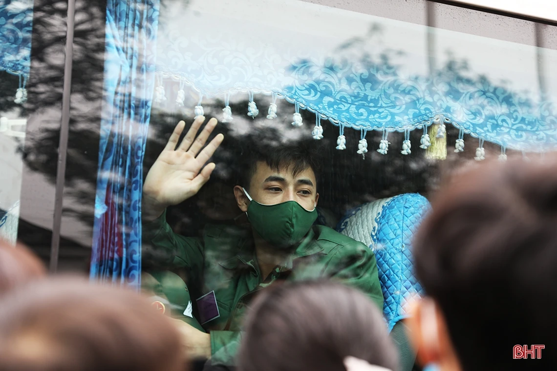 Phó Bí thư Thường trực Tỉnh ủy Trần Thế Dũng dự ngày hội tòng quân ở TX Kỳ Anh