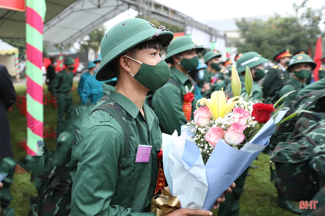 Phó Bí thư Thường trực Tỉnh ủy Trần Thế Dũng dự ngày hội tòng quân ở TX Kỳ Anh