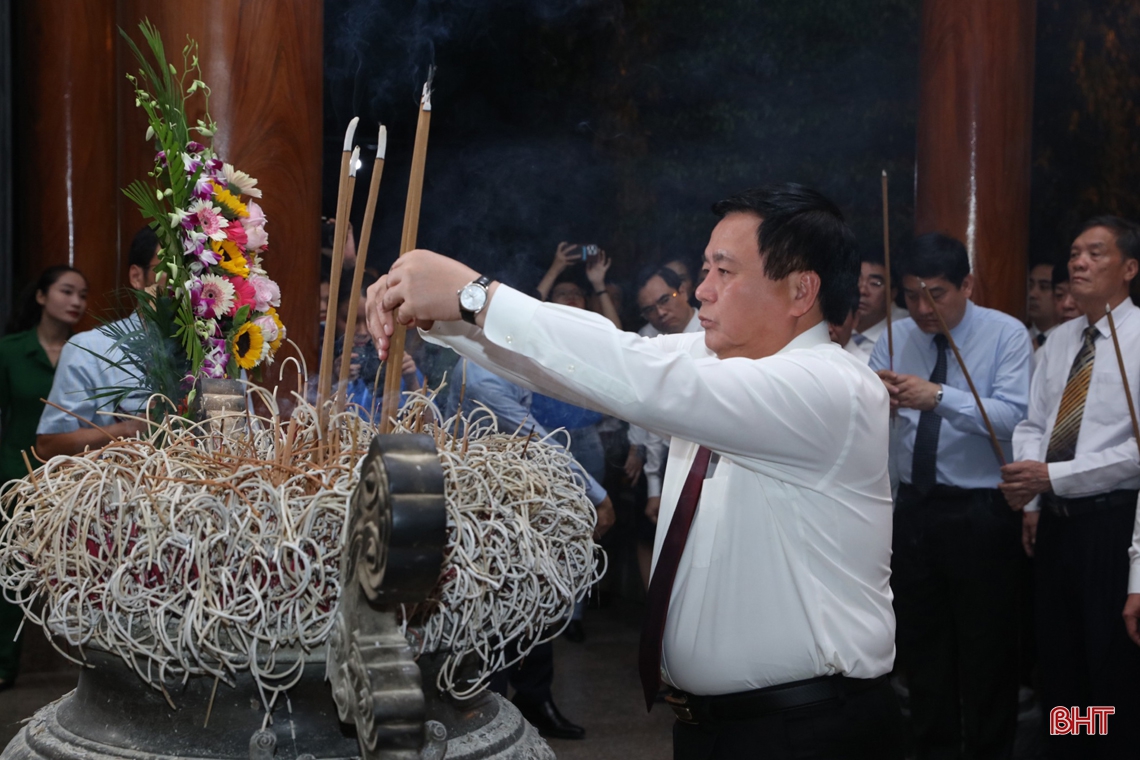 Lãnh đạo Đảng, Nhà nước dâng hương tri ân các anh hùng, liệt sỹ tại Ngã ba Đồng Lộc