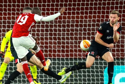 Ghi 3 bàn trong 4 phút, Arsenal thắng trận thứ hai ở Europa League