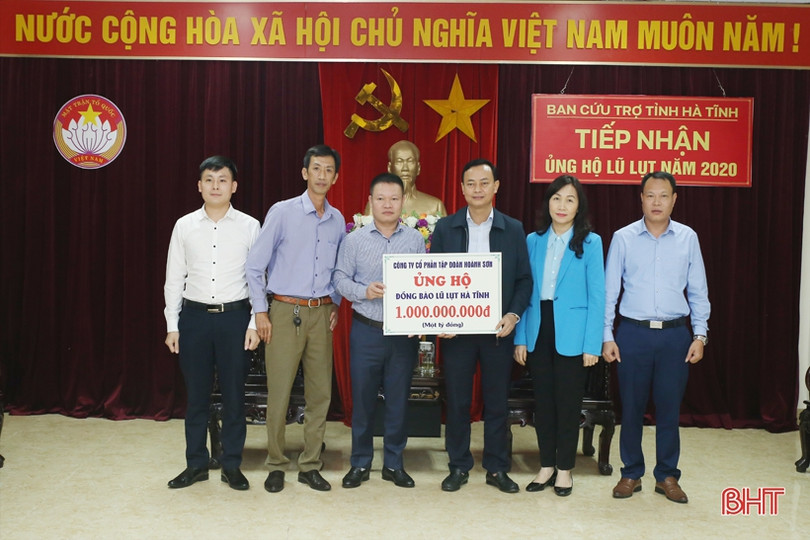 1.105 tổ chức, cá nhân ủng hộ đồng bào vùng lũ Hà Tĩnh hơn 74 tỷ đồng