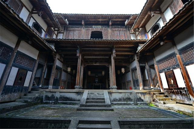 Bí ẩn xung quanh nhà cổ nặng 10.000 tấn nằm ẩn mình trong rừng sâu - 9 Bí ẩn xung quanh nhà cổ nặng 10.000 tấn nằm “ẩn mình” trong rừng sâu