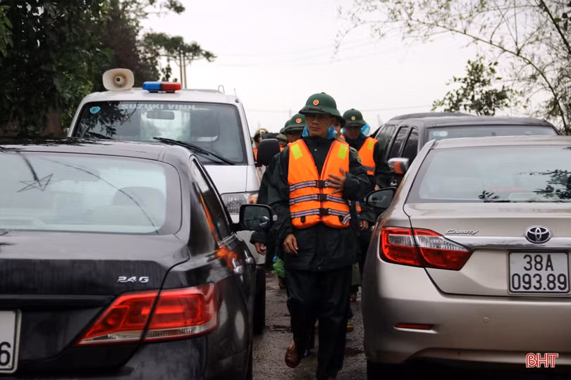 TX Kỳ Anh sơ tán khẩn cấp 583 hộ dân, đảm bảo an toàn trước hoàn lưu bão số 9